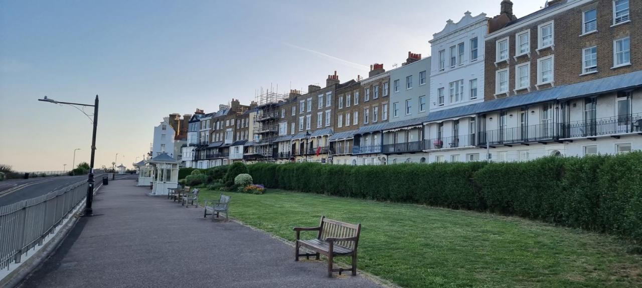Diamond Harbour - Whole Huge Apartment - Wifi - Beach - Ramsgate Town Екстериор снимка